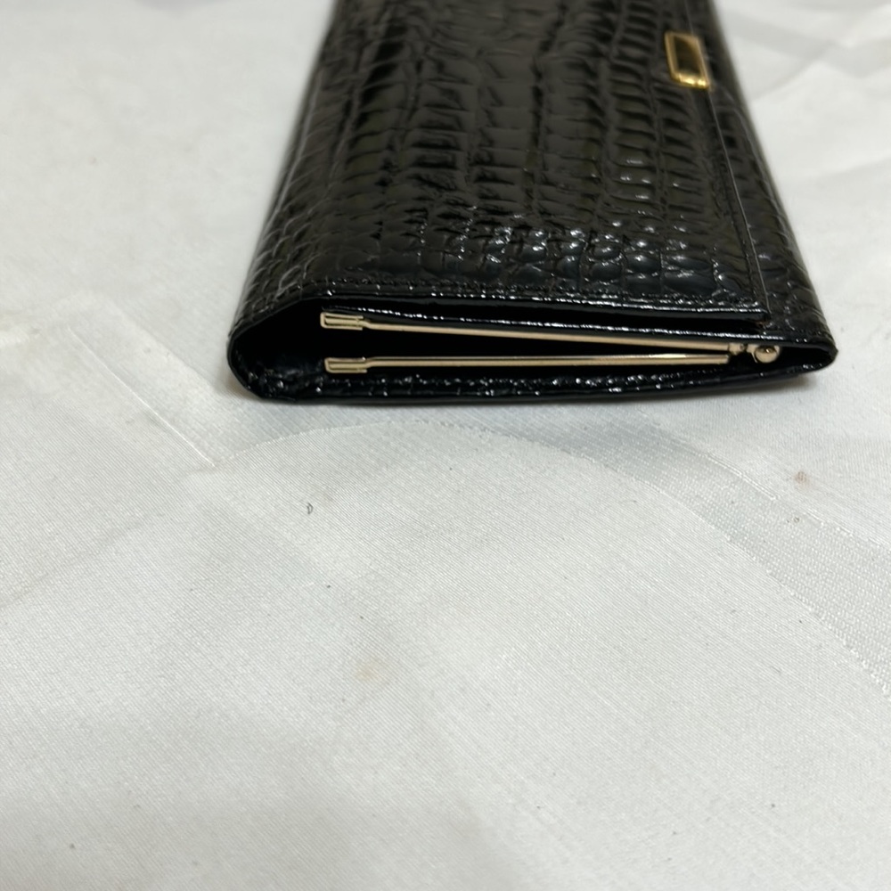 Women’s Wallets - Picture 2 of 8